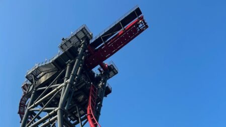 Siren’s Curse roller coaster strands riders vertically twice in one weekend at Six Flags Cedar Point Siren’s Curse roller coaster strands riders vertically twice in one weekend at Six Flags Cedar Point