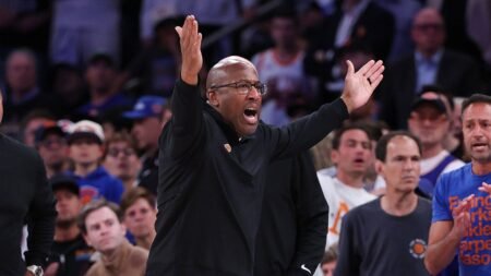 Knicks coach Mike Brown rips officiating after free throw discrepancy in Game 3 loss to Spurs Knicks coach Mike Brown rips officiating after free throw discrepancy in Game 3 loss to Spurs
