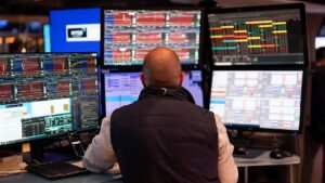 ETFs vs mutual funds in 2026 and key differences investors should know