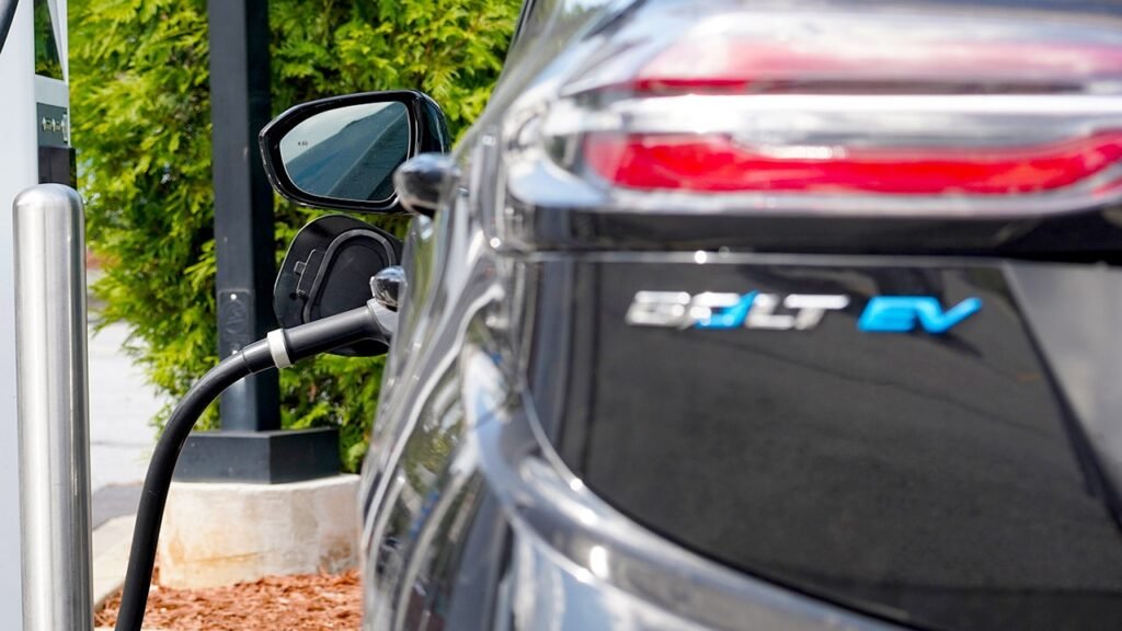 GM letting some EV owners sell electricity back to the US power grid GM letting some EV owners sell electricity back to the US power grid
