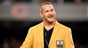 Chicago Bears legend Brian Urlacher slams Illinois Democrats as team prepares to leave state Chicago Bears legend Brian Urlacher slams Illinois Democrats as team prepares to leave state