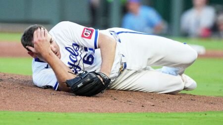 Royals pitcher drilled in head with terrifying 107 mph liner, and the batter who hit it pulled a rare move Royals pitcher drilled in head with terrifying 107 mph liner, and the batter who hit it pulled a rare move