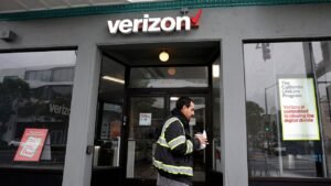 Verizon drops activation and upgrade fees with new simplified plans Verizon drops activation and upgrade fees with new simplified plans