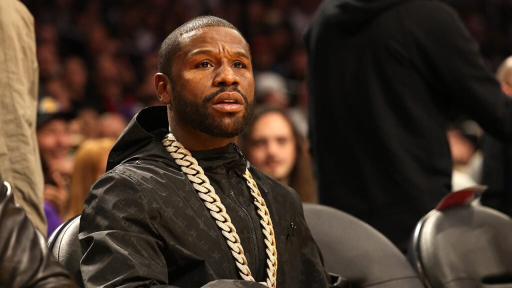 Floyd Mayweather facing felony charges after allegedly bouncing check on 0K luxury watch Floyd Mayweather facing felony charges after allegedly bouncing check on 0K luxury watch