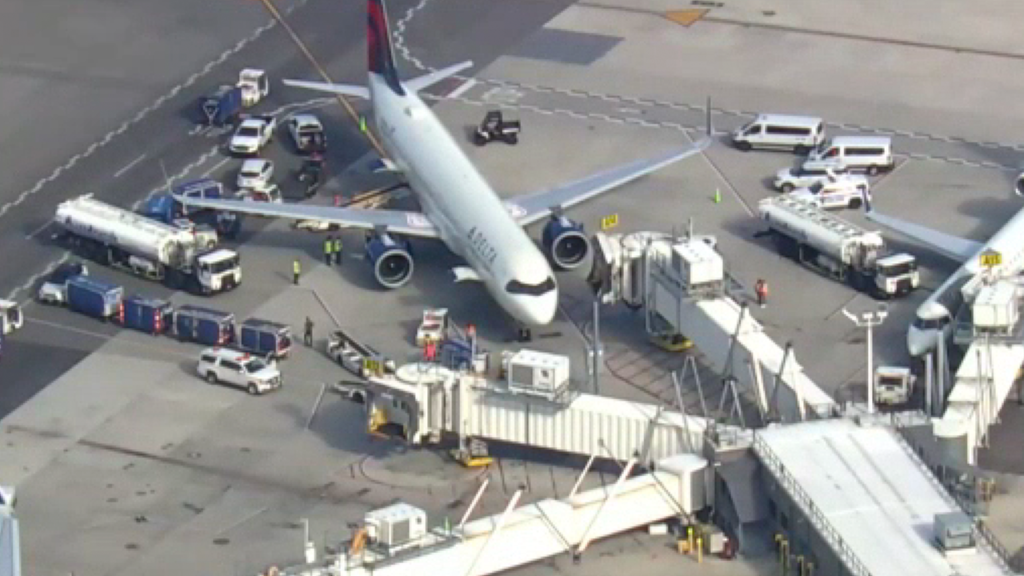 FDNY deploys 140+ personnel to JFK after Delta flight reported with flat tires on approach to landing FDNY deploys 140+ personnel to JFK after Delta flight reported with flat tires on approach to landing