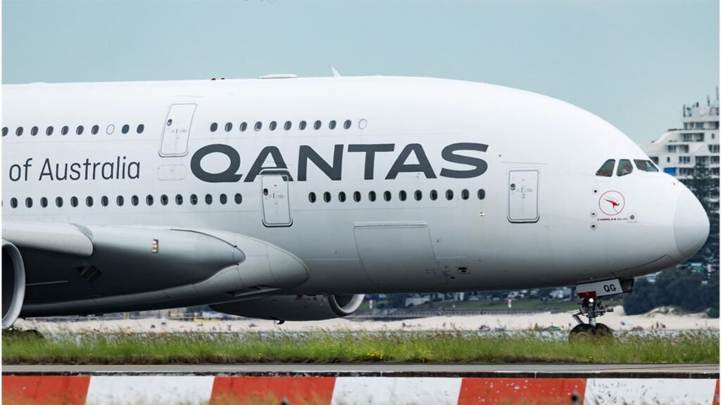 Qantas to launch world’s longest nonstop commercial flight between Sydney and London Qantas to launch world’s longest nonstop commercial flight between Sydney and London
