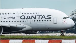 Qantas to launch world’s longest nonstop commercial flight between Sydney and London Qantas to launch world’s longest nonstop commercial flight between Sydney and London