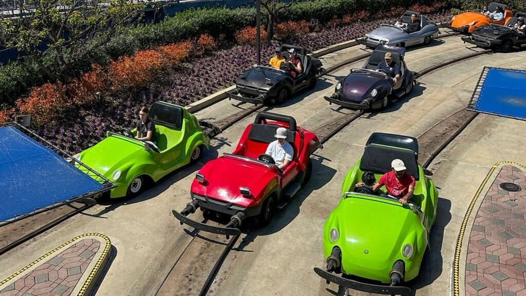 Iconic Disneyland attraction must switch to electric vehicles to comply with blue state’s emissions standards Iconic Disneyland attraction must switch to electric vehicles to comply with blue state’s emissions standards