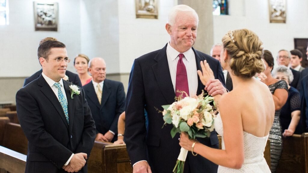 Bride is walked down wedding aisle by man who received her late father’s heart Bride is walked down wedding aisle by man who received her late father’s heart