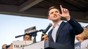 Talarico says the divide is ‘top vs. bottom’ — then heads to one of America’s richest donor enclaves