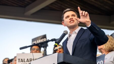 Talarico says the divide is ‘top vs. bottom’ — then heads to one of America’s richest donor enclaves