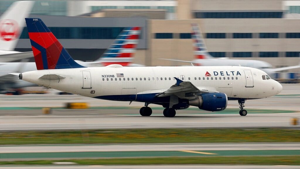 FAA investigates after incoming plane executes go-around due to aircraft leaving from intersecting runway FAA investigates after incoming plane executes go-around due to aircraft leaving from intersecting runway