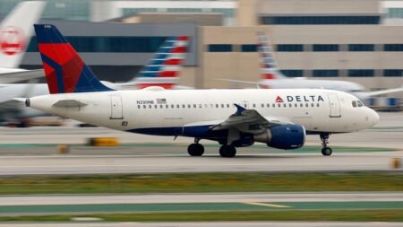 FAA investigates after incoming plane executes go-around due to aircraft leaving from intersecting runway FAA investigates after incoming plane executes go-around due to aircraft leaving from intersecting runway