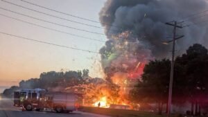 Responders put out explosive blaze at fireworks stand in Oklahoma Responders put out explosive blaze at fireworks stand in Oklahoma