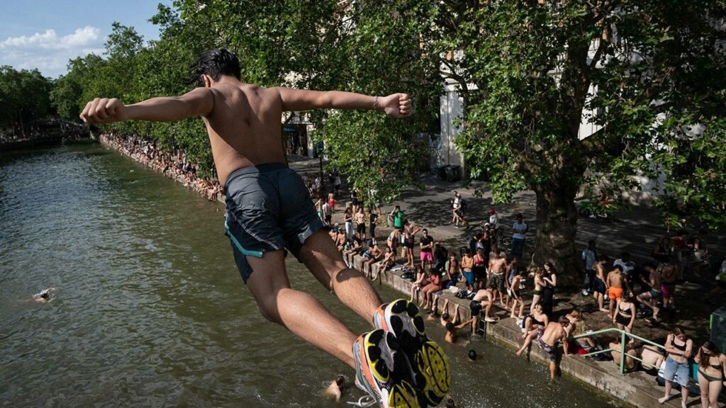 Popular city bans public alcohol amid heat wave as people take risks to cool down Popular city bans public alcohol amid heat wave as people take risks to cool down