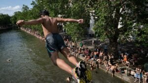 Popular city bans public alcohol amid heat wave as people take risks to cool down Popular city bans public alcohol amid heat wave as people take risks to cool down
