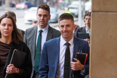 Ex-umpire to stand trial over alleged Brownlow betting fraud