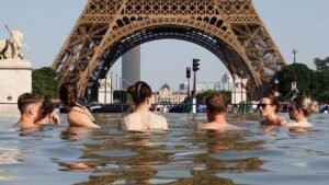 Famous landmarks slash visiting hours as deadly heat wave threatens tourists