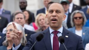 Jeffries welcomes Democratic Socialists into the fold as critics warn party is revealing ‘exactly who it is’