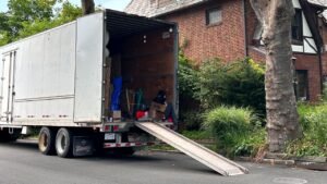 California couple says moving company doubled their price and is now holding belongings ‘for ransom’: report California couple says moving company doubled their price and is now holding belongings ‘for ransom’: report