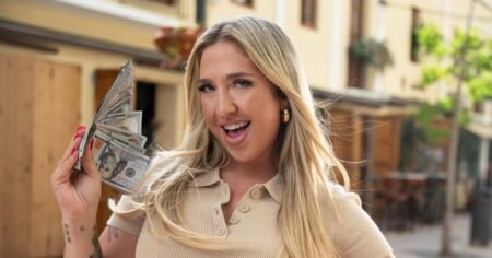 Former Kardashian Nanny Leah Barrs Reveals She Slept With a Dad: What to Know About NannyTok Scandal Former Kardashian Nanny Leah Barrs Reveals She Slept With a Dad: What to Know About NannyTok Scandal