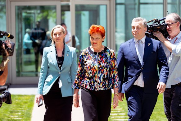 One Nation leader Pauline Hanson with her daughter Lee and senator Sean Bell.