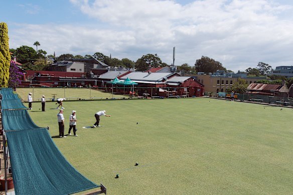 The venue is the latest Sydney bowling club to close its doors.