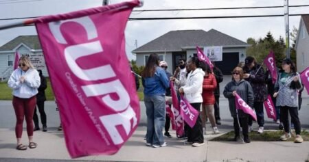 Unionized long-term care workers resume strike as some local issues remain unsolved Unionized long-term care workers resume strike as some local issues remain unsolved