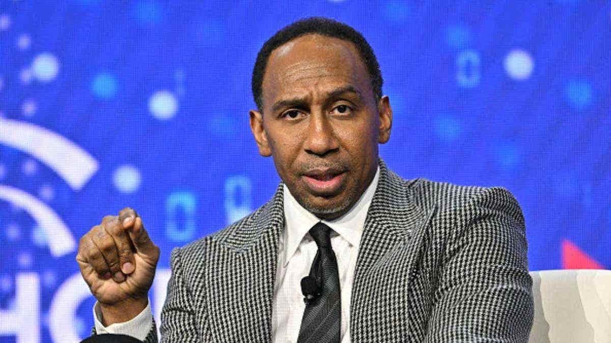 Stephen A. Smith (C) attends a basketball game between the Los Angeles Lakers and the New York Knicks at Crypto.com Arena on March 06, 2025 in Los Angeles, California.