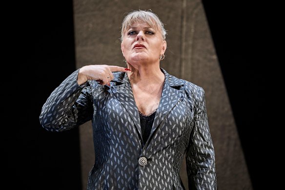 Suzy Eddie Izzard once ran 43 marathons in 51 days, so performing the whole of Hamlet by herself is in character.