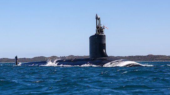 Australia will now buy only second-hand submarines from the US, rather than a mix of new and old submarines.