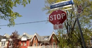 Police tackle Toronto cyclist after he allegedly blew through stop sign Police tackle Toronto cyclist after he allegedly blew through stop sign