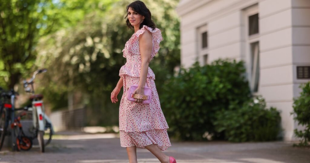 17 Loose Summer Dresses That Make Back Bulge Practically Disappear — From 