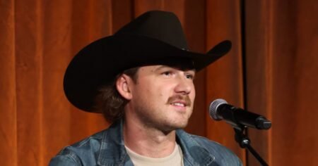 Morgan Wallen Hurls Phone Across Stage After Snatching It From Security Guard’s Hands Morgan Wallen Hurls Phone Across Stage After Snatching It From Security Guard’s Hands
