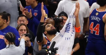 New York Knicks Star Karl-Anthony Towns Says He ‘Prayed’ to Late Mom Before Pivotal Game 2 Moment