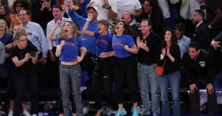 Taylor Swift Jokes About Screaming for ‘100 Percent’ of Knicks Game Before Hall of Fame Ceremony Taylor Swift Jokes About Screaming for ‘100 Percent’ of Knicks Game Before Hall of Fame Ceremony