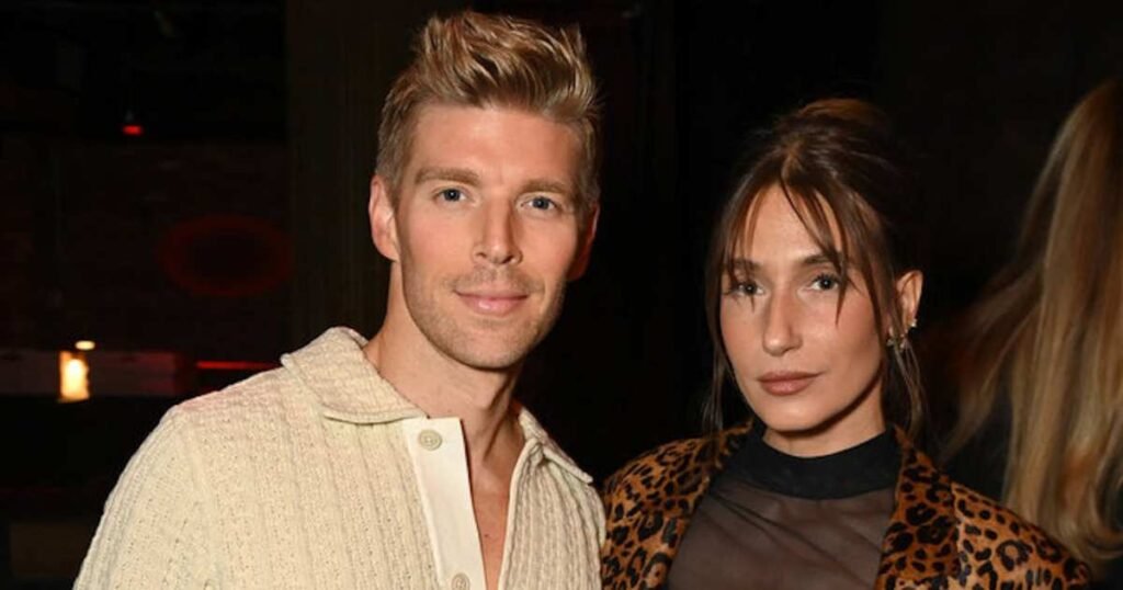 Kyle Cooke Explains Story Behind Viral Laughing Pic With Estranged Wife Amanda Batula: ‘Therapy’ Kyle Cooke Explains Story Behind Viral Laughing Pic With Estranged Wife Amanda Batula: ‘Therapy’
