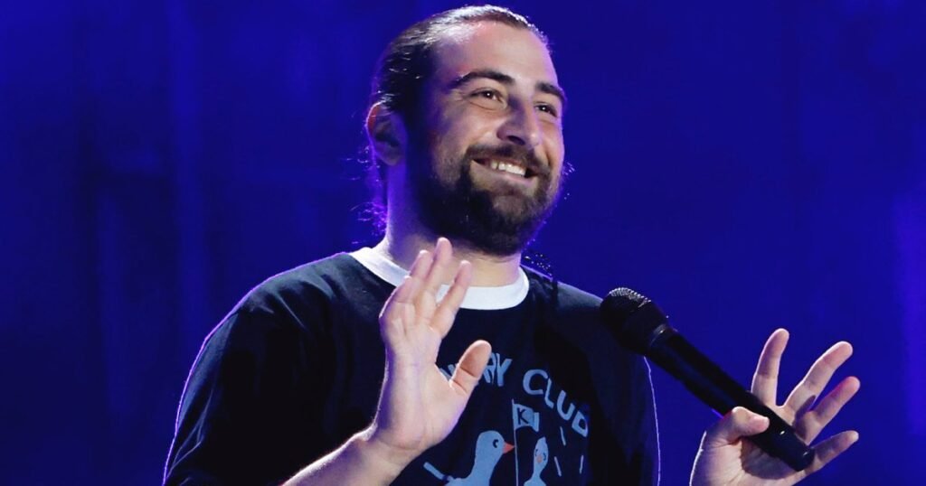Noah Kahan Makes Fans Pledge Not to Poop Their Pants and ‘Put It on the Floor’ at His Concert