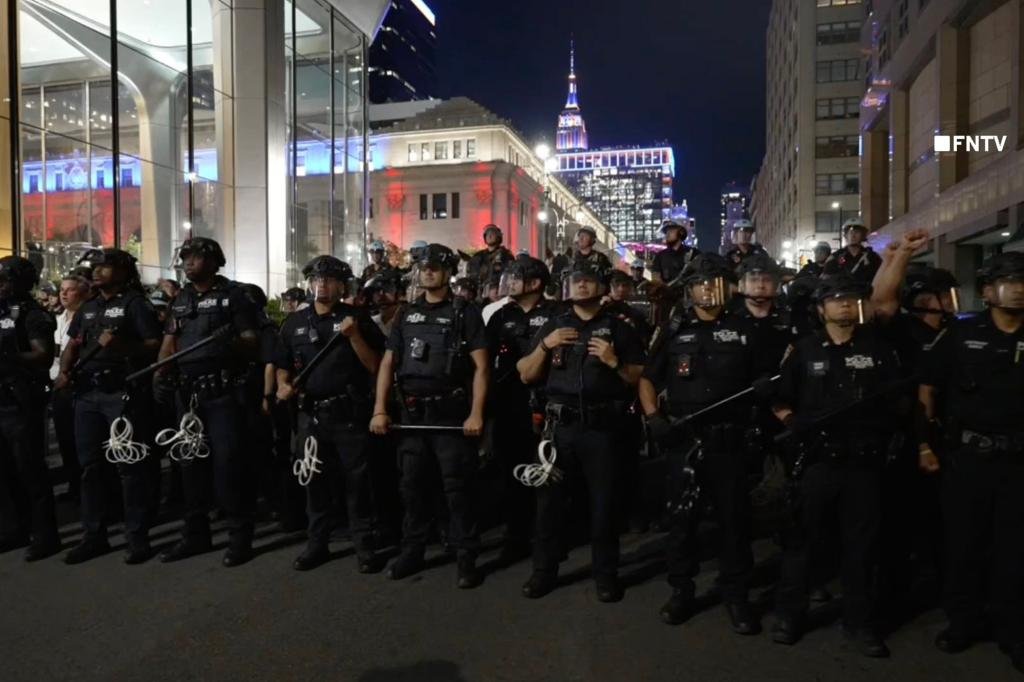NYPD Knicks fans