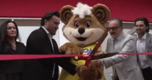 ‘It’s absolutely nostalgic’: Shoppers embrace Zellers’ return to Toronto ‘It’s absolutely nostalgic’: Shoppers embrace Zellers’ return to Toronto
