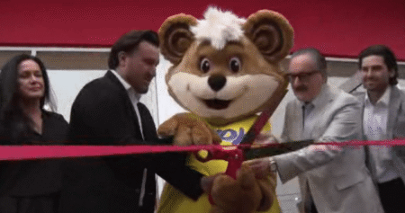 ‘It’s absolutely nostalgic’: Shoppers embrace Zellers’ return to Toronto