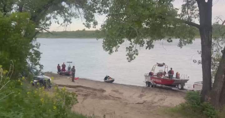 Crews search for missing jet ski rider who went over Saskatoon weir Crews search for missing jet ski rider who went over Saskatoon weir