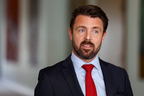 Opposition home affairs spokesman Jonno Duniam is quitting politics to spend more time with family.