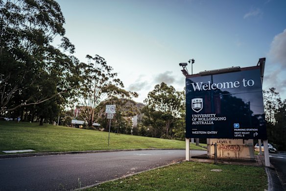 There will be three weeks of public hearings into the University of Wollongong by the ICAC.