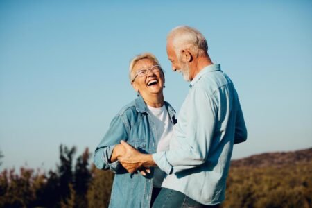 Dear Abby: My sister is having an affair with a wealthy older man — and her husband knows about it