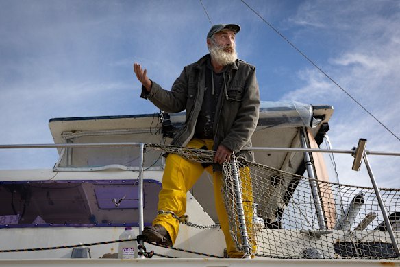 Sutton chained to his vessel.