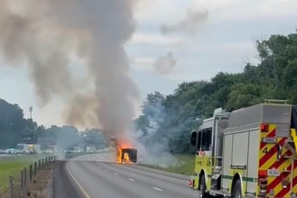 Trailer carrying fireworks catches fire, explodes on Tennessee highway in insane video Trailer carrying fireworks catches fire, explodes on Tennessee highway in insane video