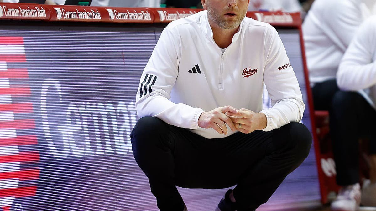 Darian DeVries led Indiana to an 18-14 record in his first season as head coach. (Photo by Jeffrey Brown/Icon Sportswire via Getty Images)