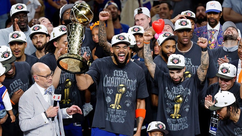 Knicks with trophy