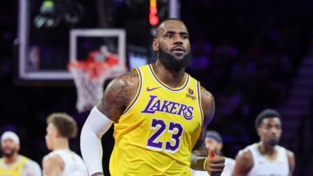 LeBron James signals Lakers loyalty as ESPN insider says Lakers deal talks are underway LeBron James signals Lakers loyalty as ESPN insider says Lakers deal talks are underway